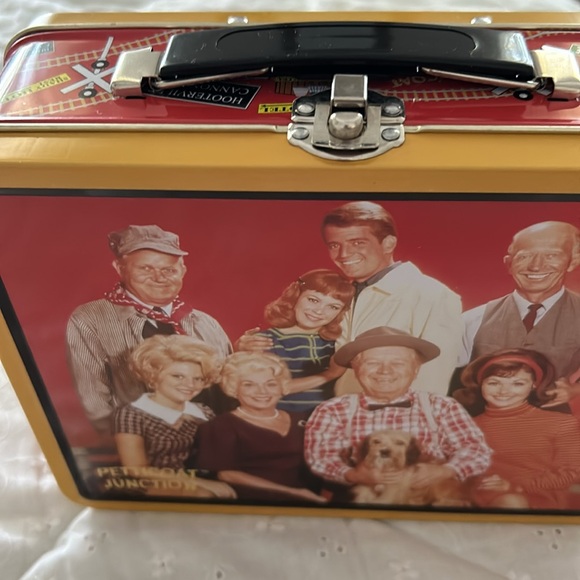 NEW fun nostalgia Petticoat Junction tin lunchbox - Picture 2 of 8